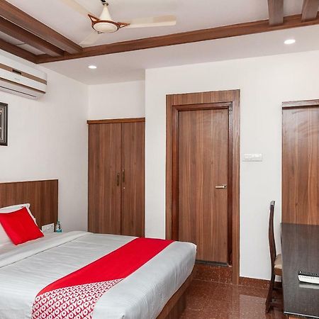 Oyo 29859 Rds Guest House Ambur Eksteriør billede